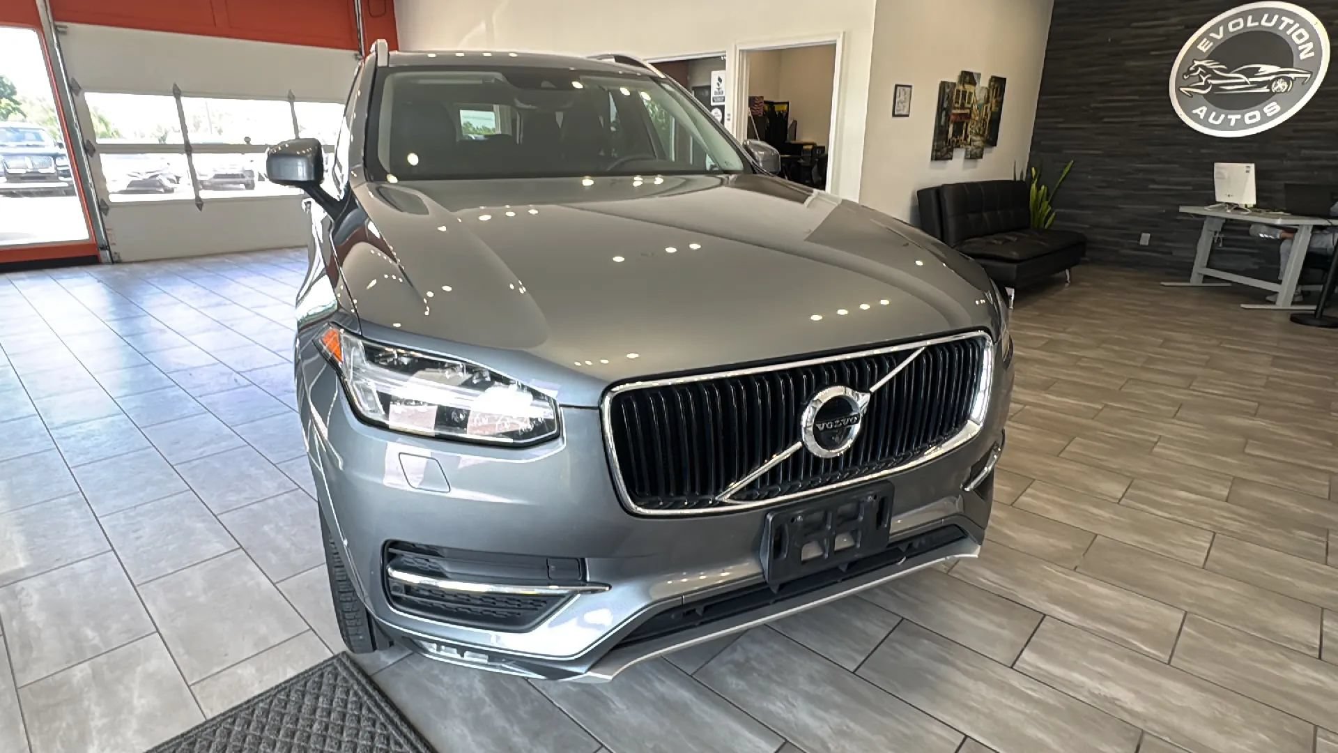 Used 2017 Volvo XC90 T6 Momentum w/ Vision Package AWD/4WD image 3