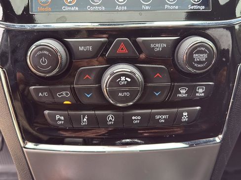 Used 2021 Jeep Grand Cherokee Laredo X image 16