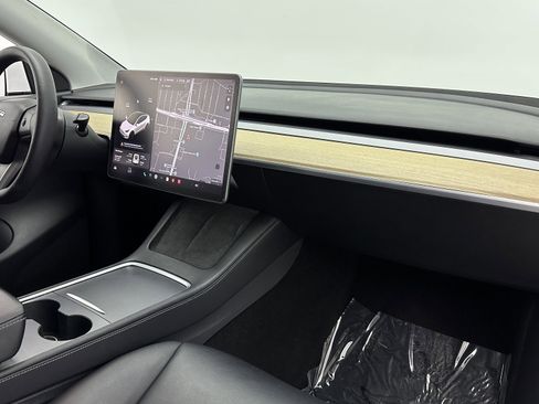 Used 2021 Tesla Model Y Long Range image 33