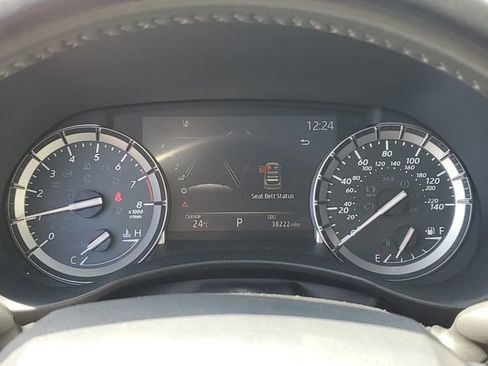 Used 2022 Toyota Highlander XLE AWD/4WD image 11