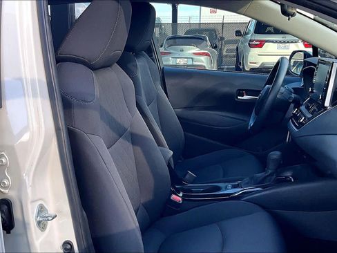 Used 2021 Toyota Corolla LE image 9