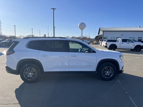 Used 2025 GMC Acadia Elevation image 4