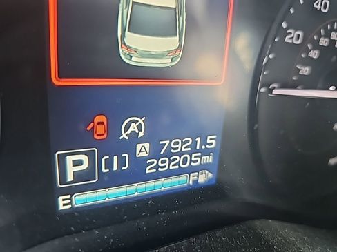 Used 2021 Subaru Crosstrek 2.0i Premium image 4