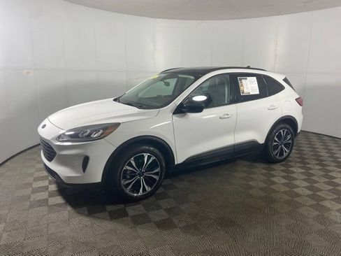 Used 2022 Ford Escape SE w/ SE Sport Appearance Package AWD/4WD image 2