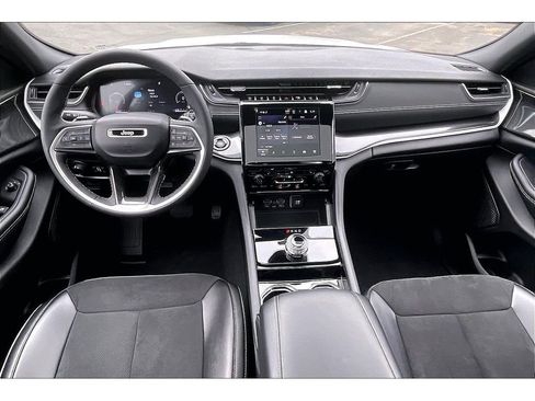 Used 2023 Jeep Grand Cherokee Altitude AWD/4WD image 15