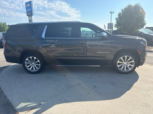 Used 2021 Chevrolet Suburban Premier w/ Premium Package AWD/4WD image 6