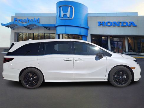 Used 2024 Honda Odyssey Sport image 7