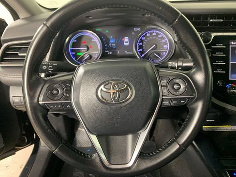Used 2020 Toyota Camry XLE FWD image 21