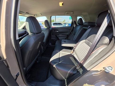 Used 2025 Nissan Rogue SV image 18
