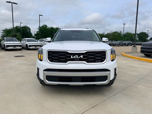 Used 2025 Kia Telluride S FWD image 2