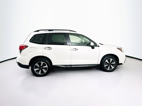 Used 2018 Subaru Forester 2.5i Premium w/ All-Weather Package image 10