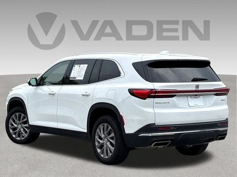 Used 2025 Buick Enclave Preferred FWD image 24