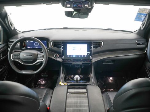 Used 2023 Jeep Wagoneer L Series II w/ Premium Group I image 17