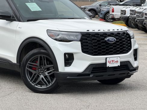 Used 2025 Ford Explorer ST-Line w/ ST-Line Street Pack AWD/4WD image 2