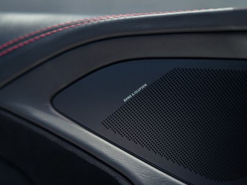 Used 2015 Aston Martin Vanquish Coupe RWD image 35