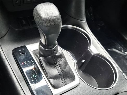 Used 2017 Toyota Highlander LE image 11