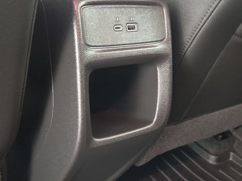 Used 2024 Chevrolet Trax RS FWD image 32