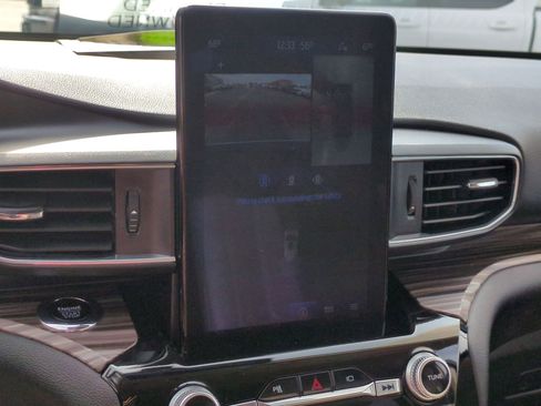 Used 2022 Ford Explorer Limited w/ Limited Technology Package image 24