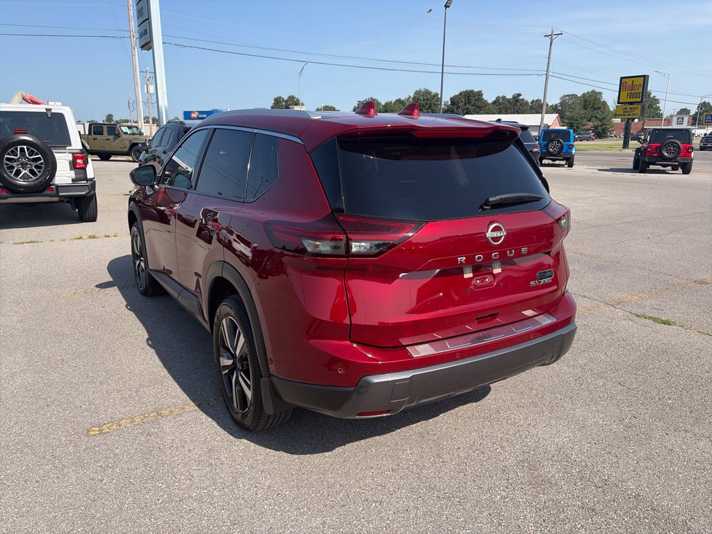 Used 2025 Nissan Rogue SL w/ Tech Package AWD/4WD image 4
