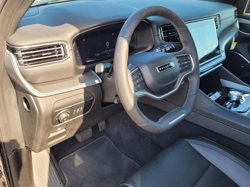 New 2025 Jeep Wagoneer 4WD w/ Convenience Group I image 8