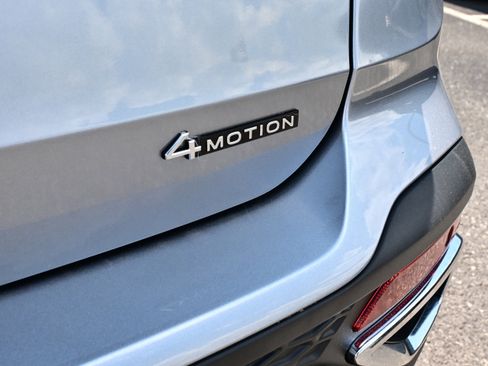 Used 2025 Volkswagen Taos SEL AWD/4WD image 9