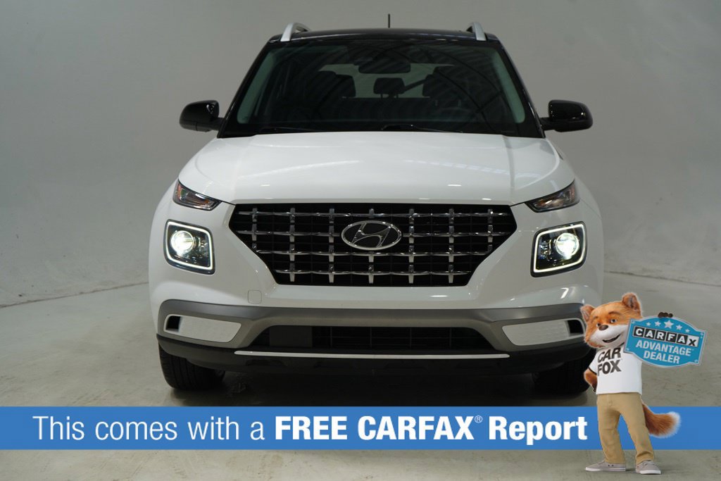 Used 2024 Hyundai Venue Limited FWD image 2