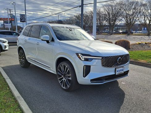 New 2026 Volvo XC90 B6 Plus w/ Protection Package Premier image 2