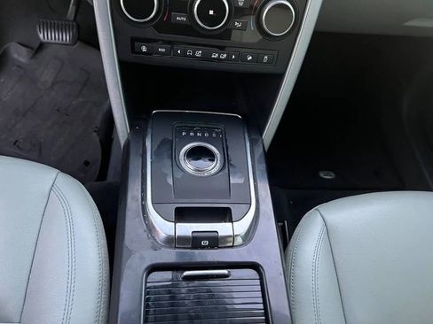 Used 2019 Land Rover Discovery Sport SE image 22
