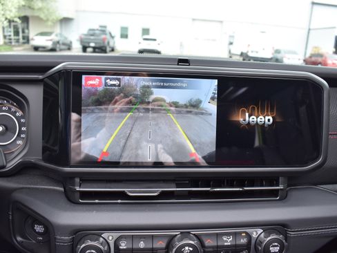 Used 2025 Jeep Wrangler Unlimited Rubicon image 20