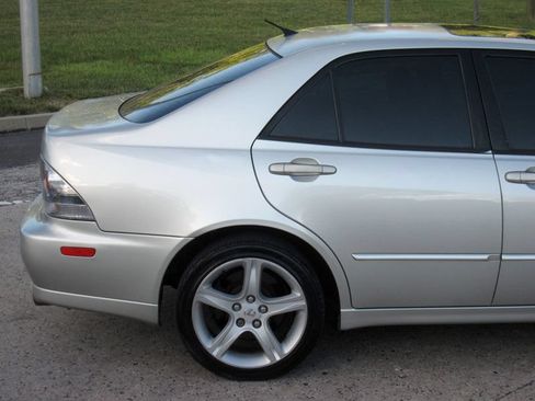 Used 2002 Lexus IS 300 RWD image 11