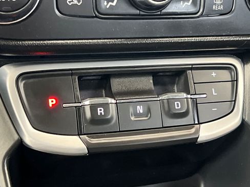 Used 2022 GMC Terrain SLT FWD image 23