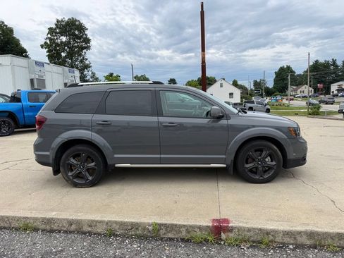 Used 2019 Dodge Journey Crossroad w/ Mopar All Weather Group FWD image 5