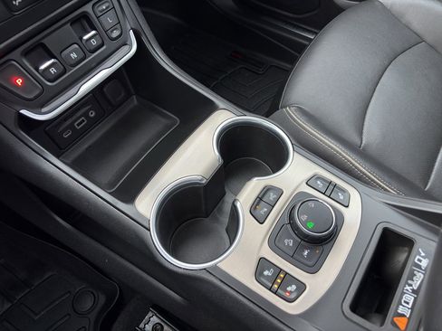 Used 2019 GMC Terrain Denali w/ Advanced Safety Package image 27