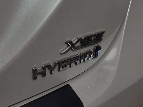 Used 2022 Toyota Camry XSE FWD image 6