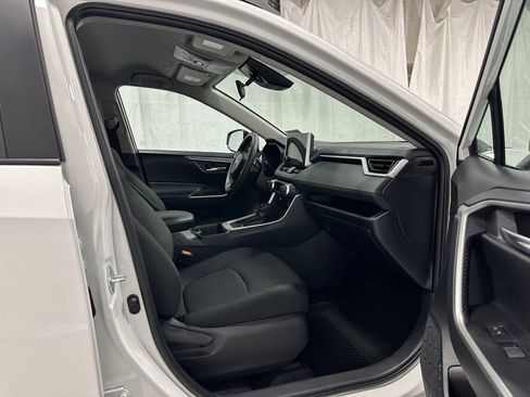 Used 2025 Toyota RAV4 XLE FWD image 56