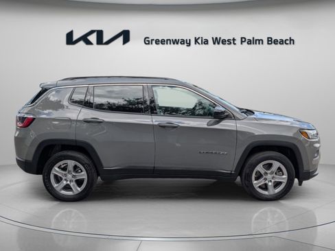 Used 2023 Jeep Compass Latitude image 9