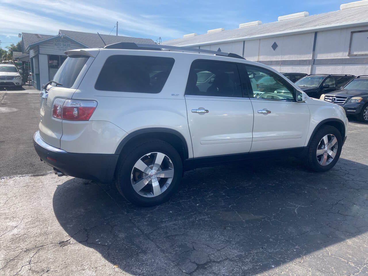 Used 2011 GMC Acadia SLT FWD image 7