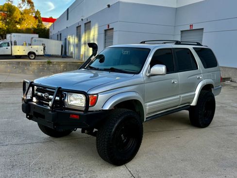 Used 2000 Toyota 4Runner SR5 AWD/4WD image 6