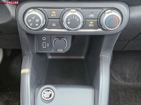 New 2025 Nissan Kicks Play S image 15