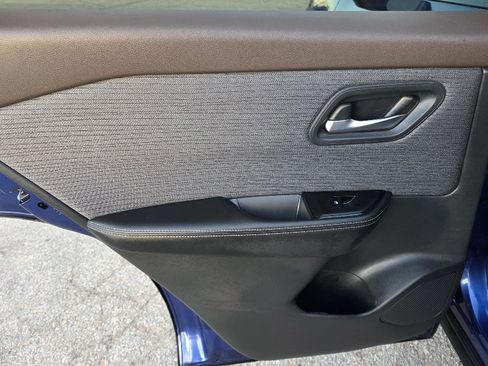 Used 2022 Nissan Rogue SV image 35