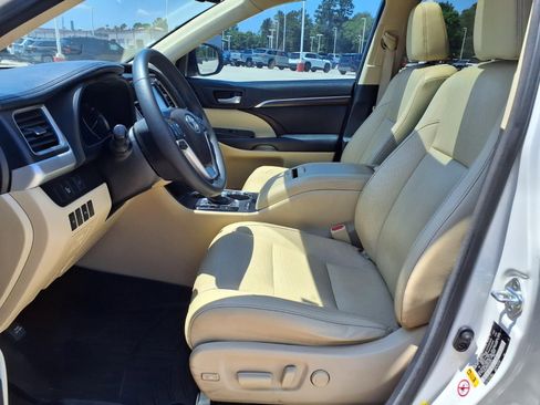 Used 2016 Toyota Highlander Limited FWD image 18