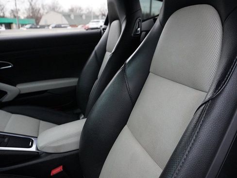 Used 2019 Porsche 718 Cayman RWD image 33