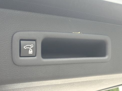 Used 2023 Toyota Sienna XLE FWD image 29