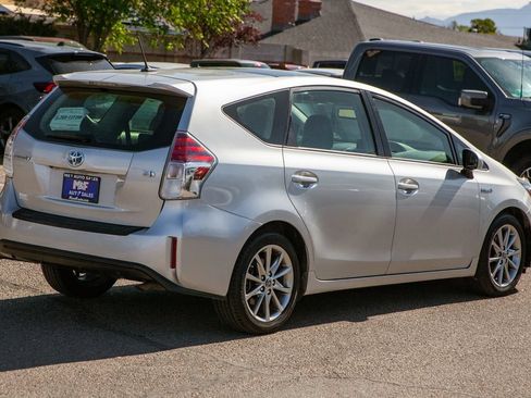Used 2017 Toyota Prius V Five w/ Advanced Technology Package FWD image 4
