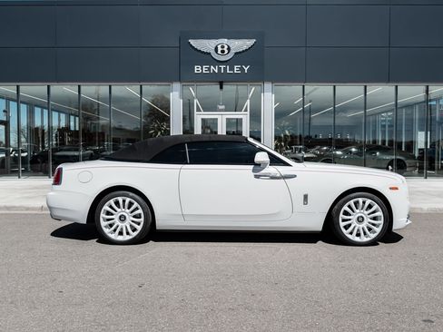 Used 2018 Rolls-Royce Dawn RWD image 14