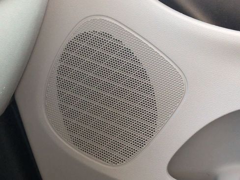 Used 2019 Dodge Grand Caravan SE w/ UConnect Hands-Free Group image 30