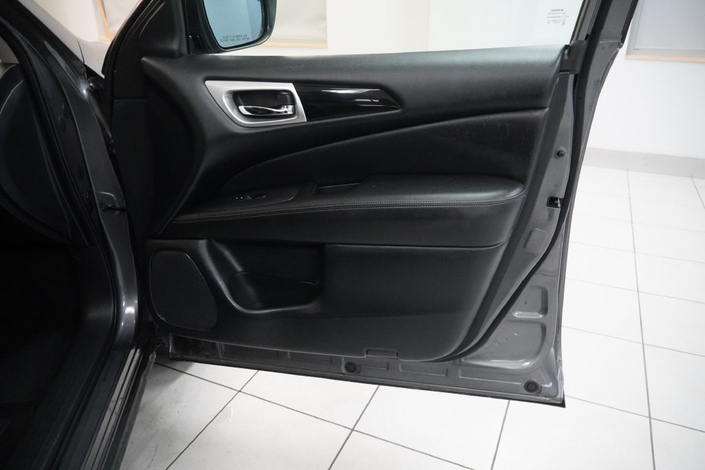 Used 2019 Nissan Pathfinder S AWD/4WD image 12