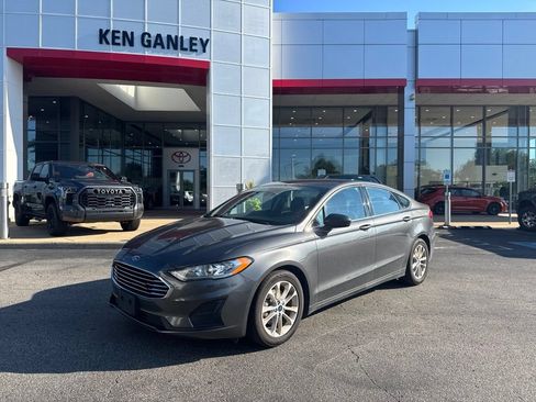Used 2020 Ford Fusion SE FWD image 1