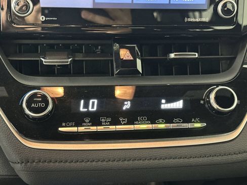 Used 2022 Toyota Corolla SE w/ Carpet Mat Package (TMS) FWD image 19