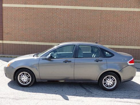 Used 2010 Ford Focus SE FWD image 4